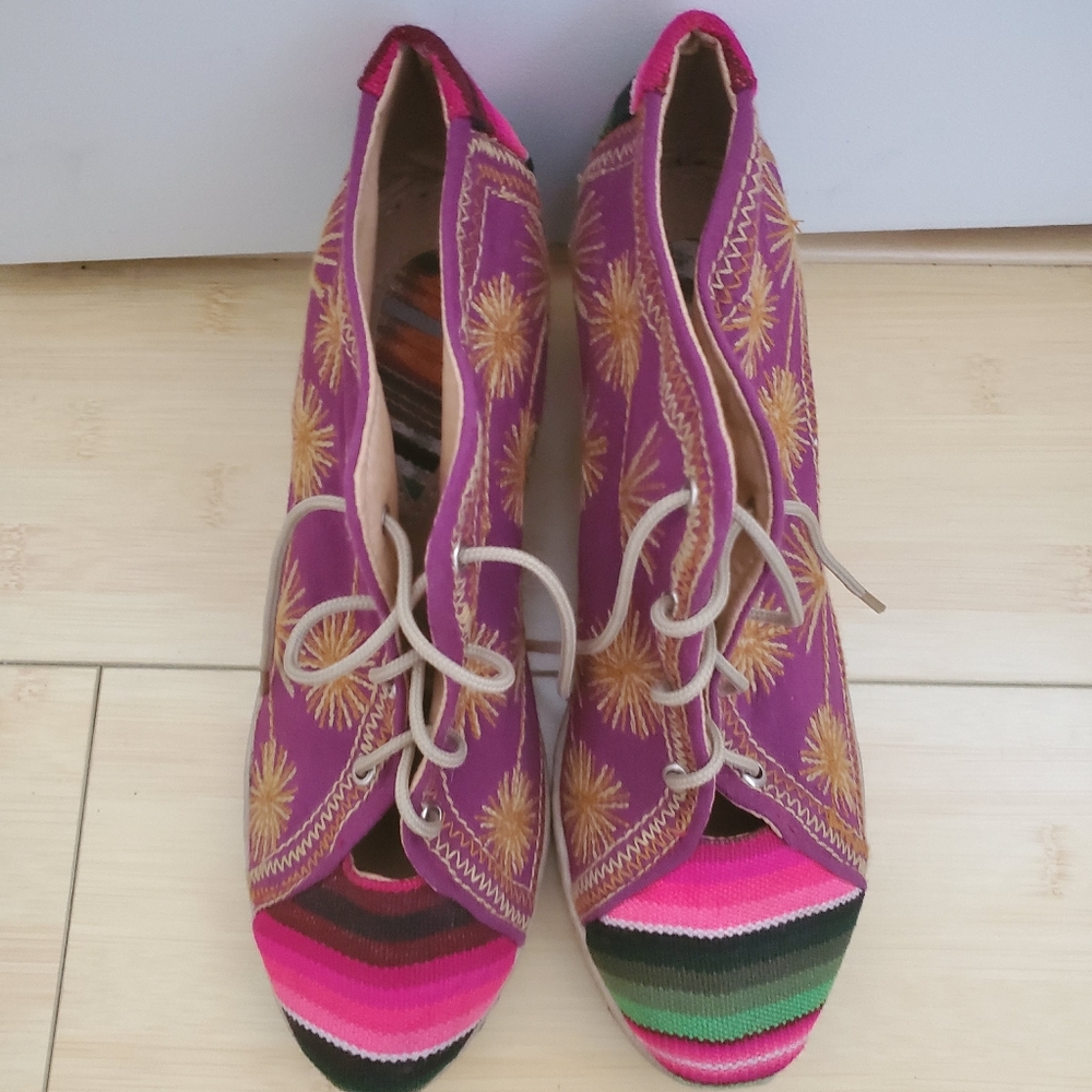 Authentic Mexican Patterned Espadrilles - Picture 4 of 4